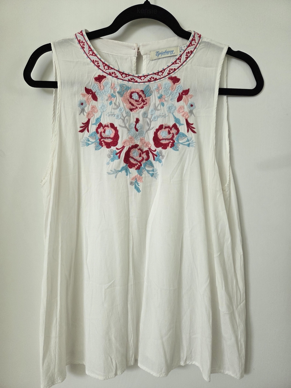 1004 White Sleeveless Camisole By EPIPHANY BOUTIQUE 100% Rayon Size L